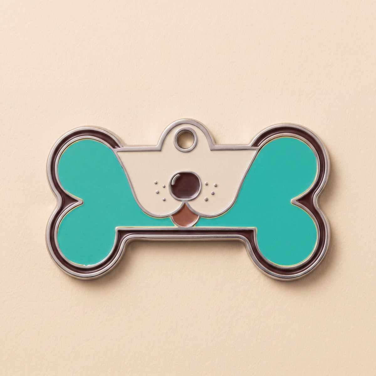 Botvormige hondenpenning met een hondenkopje in het midden, groenblauw