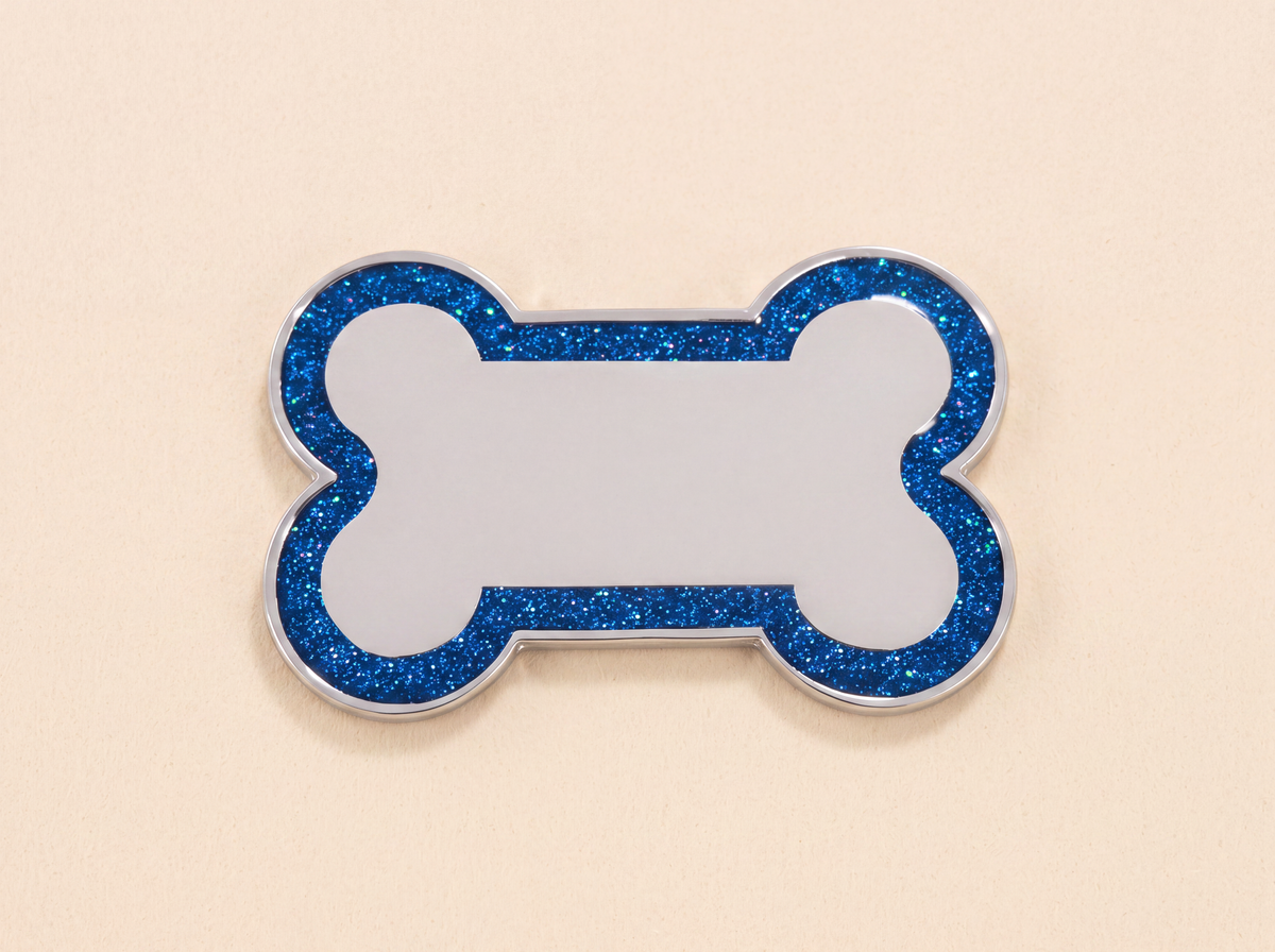 Botvormige hondenpenning met glitterrand en blanco midden, donkerblauw