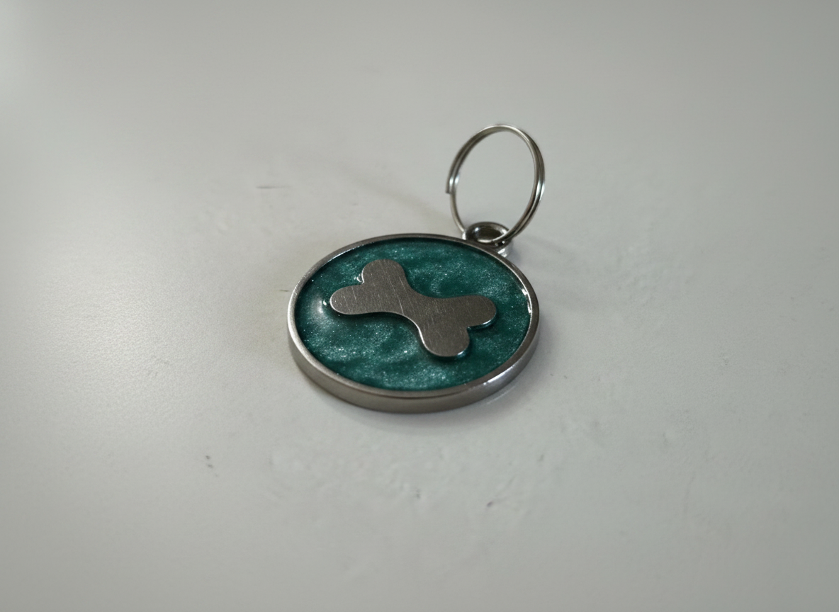Ronde hondenpenning met glitter en botmotief, 7 kleuren