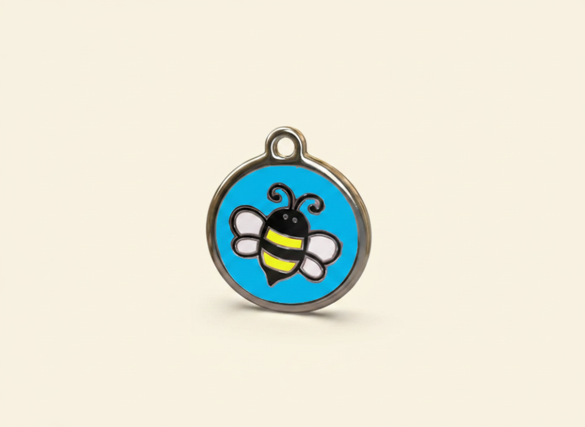 Ronde huisdierpenning met een bijtje in zacht emaille, blauw