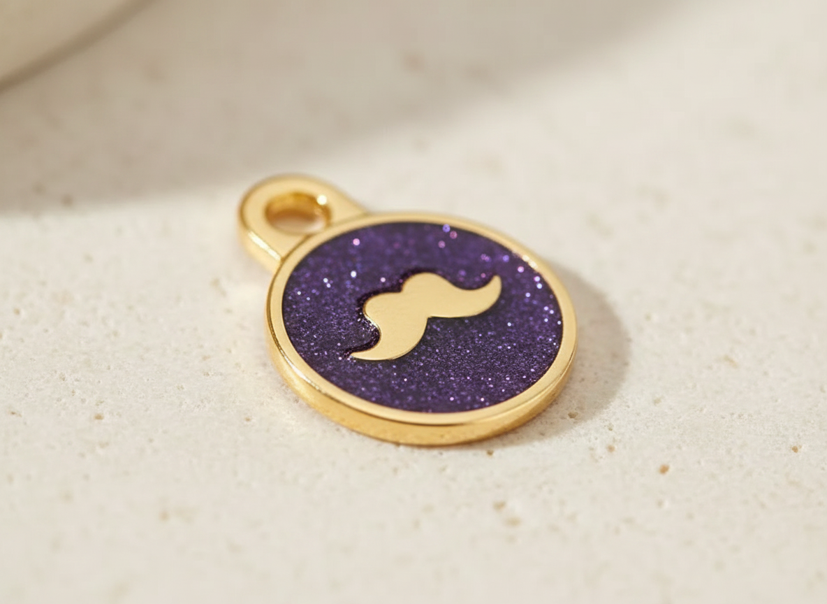 Ronde glitterpenning met snormotief, Britse stijl