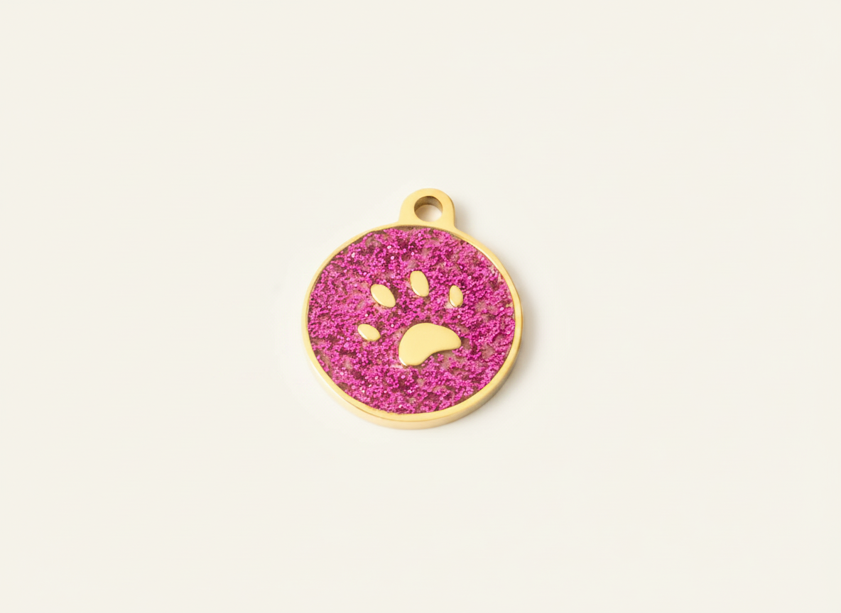 Kleine huisdierpenning met goudkleurig pootafdrukje en glitterrand, roze